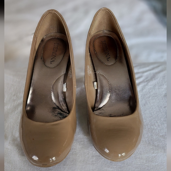 Neutral heels - Picture 2 of 5